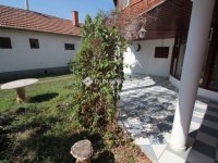 Eladó családi ház, Abádszalókban 79.9 M Ft, 9 szobás