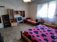 Eladó családi ház, Bakson 6.9 M Ft, 2 szobás
