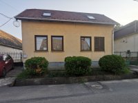 Eladó családi ház, Dunaszentmiklóson 65.5 M Ft, 6 szobás