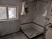 Eladó családi ház, Komáromban 53 M Ft, 5 szobás