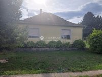 Eladó családi ház, Mendén 57 M Ft, 3 szobás
