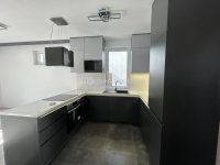 Eladó családi ház, Vecsésen 119.9 M Ft, 5 szobás
