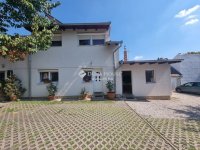 Eladó családi ház, Pécsett 219 M Ft, 12 szobás