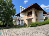 Eladó családi ház, Veszprémben 259.9 M Ft, 7 szobás