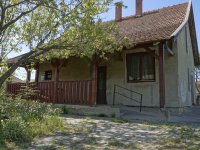 Eladó családi ház, Abádszalókban 19.5 M Ft, 2 szobás