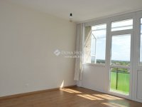 Eladó panellakás, Debrecenben 44.5 M Ft, 3 szobás