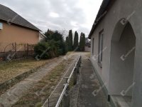 Eladó családi ház, Ácson 50 M Ft, 7 szobás