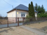 Eladó családi ház, Dögén 25.9 M Ft, 4 szobás