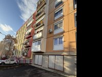 Eladó panellakás, Pécsett 38.9 M Ft, 3 szobás