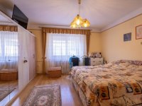 Eladó családi ház, Pécsett 89.9 M Ft, 5 szobás