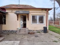 Eladó családi ház, Pécsett 31.9 M Ft, 3 szobás
