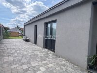 Eladó családi ház, Pécsett 144.5 M Ft, 4 szobás