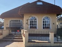 Eladó családi ház, Üllőn 269 M Ft, 9 szobás