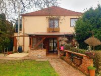 Eladó családi ház, Pécsett 165 M Ft, 8 szobás