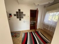 Eladó családi ház, Kecskeméten 24.99 M Ft, 2 szobás