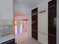 Eladó családi ház, Pilisborosjenőn 193 M Ft, 6 szobás
