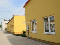 Kiadó ipari ingatlan, Pécsett 2530 E Ft / hó