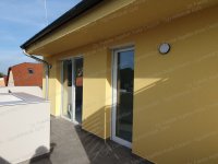 Eladó téglalakás, Komáromban 73 M Ft, 3 szobás