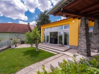 Eladó családi ház, Pécsett 89.9 M Ft, 5 szobás