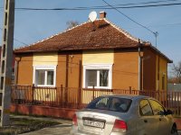 Eladó családi ház, Újszászon 37 M Ft, 3 szobás