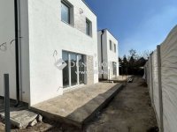 Eladó családi ház, Vecsésen 119.9 M Ft, 5 szobás