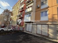 Eladó panellakás, Pécsett 38.9 M Ft, 3 szobás