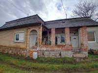Eladó családi ház, Valkón 30 M Ft, 3 szobás