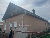 Eladó családi ház, Újszászon 19.9 M Ft, 2 szobás