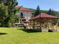 Eladó családi ház, Parádon 170 M Ft, 10 szobás