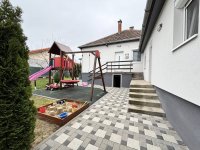 Eladó családi ház, Kecskeméten 79.9 M Ft, 5+1 szobás