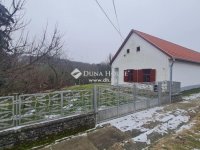 Eladó családi ház, Závodon 31.5 M Ft, 3 szobás