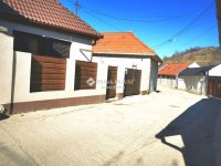 Eladó családi ház, Esztergomban 19.9 M Ft, 2 szobás