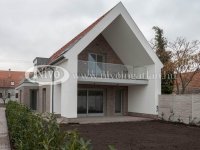 Eladó családi ház, Veszprémben 238.42 M Ft, 5 szobás