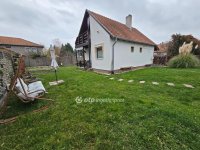 Eladó családi ház, Pápán 44.9 M Ft, 1+4 szobás