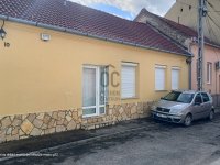 Eladó családi ház, Pécsett 84 M Ft, 3 szobás