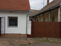 Eladó családi ház, Bátaszéken 17.2 M Ft, 6 szobás
