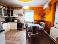Eladó családi ház, Mendén 65.9 M Ft, 2 szobás