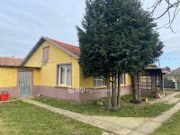 Eladó családi ház, Dombrádon 12 M Ft, 2 szobás