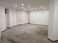 Kiadó üzlethelyiség, Komáromban 350 E Ft / hó