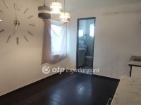Eladó családi ház, Tiszaföldváron 10 M Ft, 3 szobás