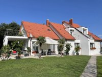 Eladó családi ház, Balatonbogláron 424.2 M Ft, 12 szobás