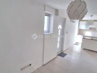 Eladó téglalakás, Pécsett 24.5 M Ft, 2 szobás