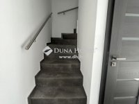 Eladó családi ház, Vecsésen 119.9 M Ft, 5 szobás