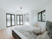 Eladó családi ház, Velencén 499 M Ft, 9 szobás