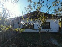 Eladó családi ház, Farmoson 27 M Ft, 4 szobás