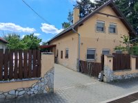 Eladó családi ház, Üllőn 159.9 M Ft, 8 szobás